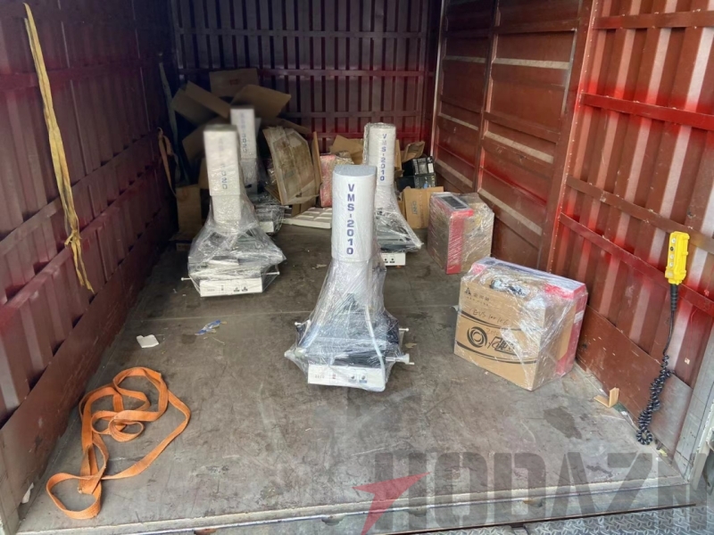 2010和3020二次元影像仪送达万江客户地点